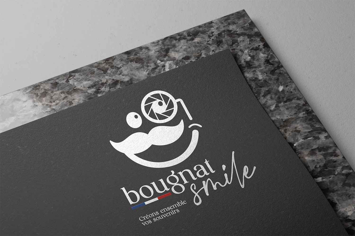 Création du logo de Bougnat Smile - Location de photobooth