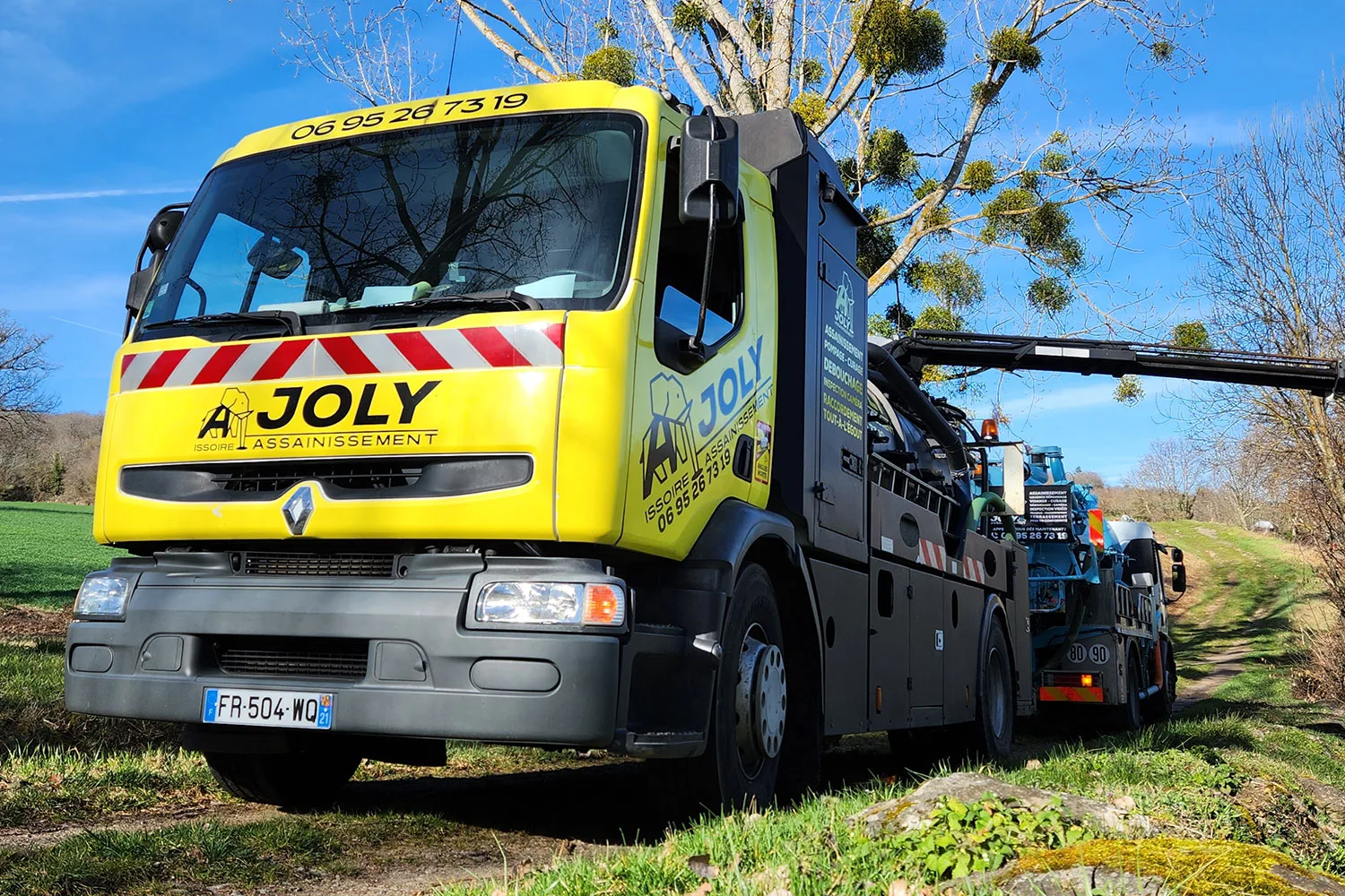 Création flocage signalétique camion hydrocureur de JOLY Assainissement